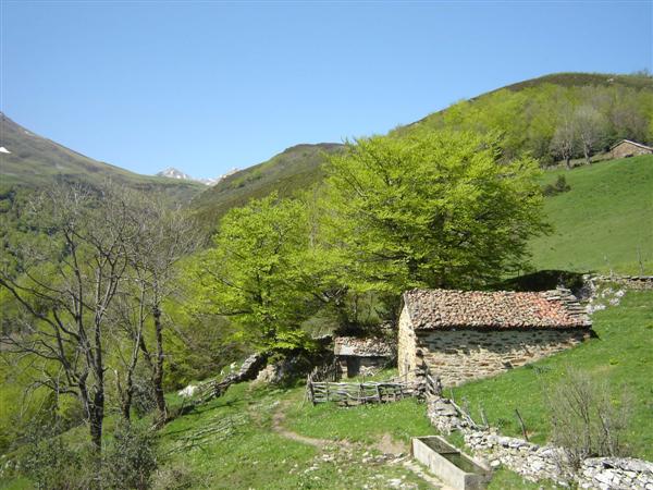 Abrevadero en Col.lau Cimeru