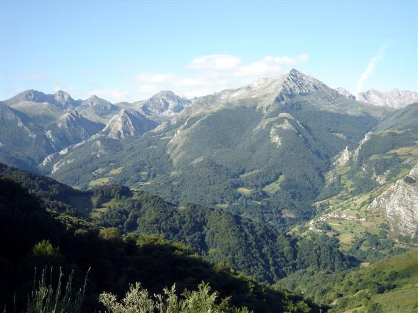 Cortes y Peña Rueda desde el Calvar de la Xistra